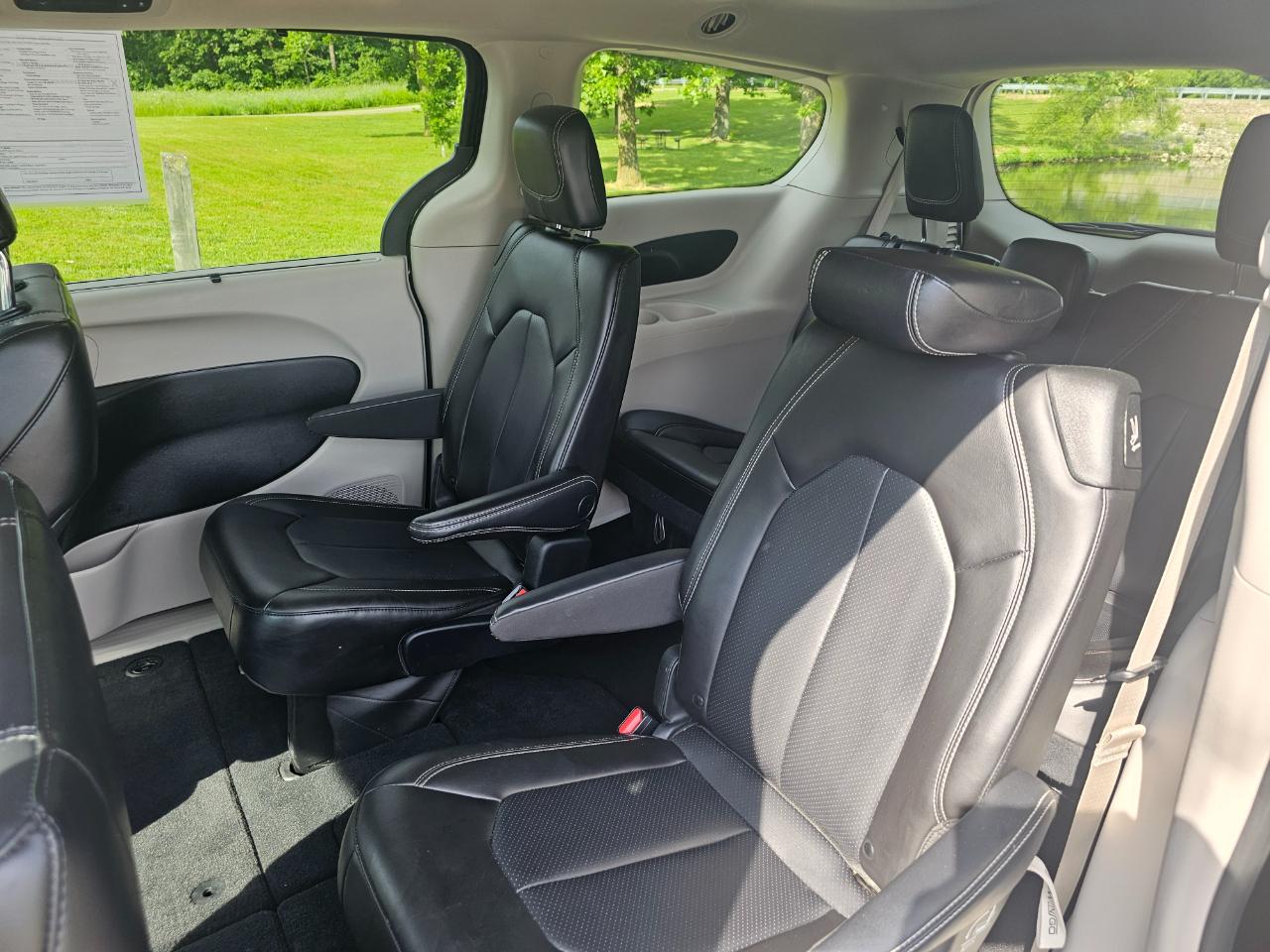 Chrysler Pacifica Touring L FWD 2023