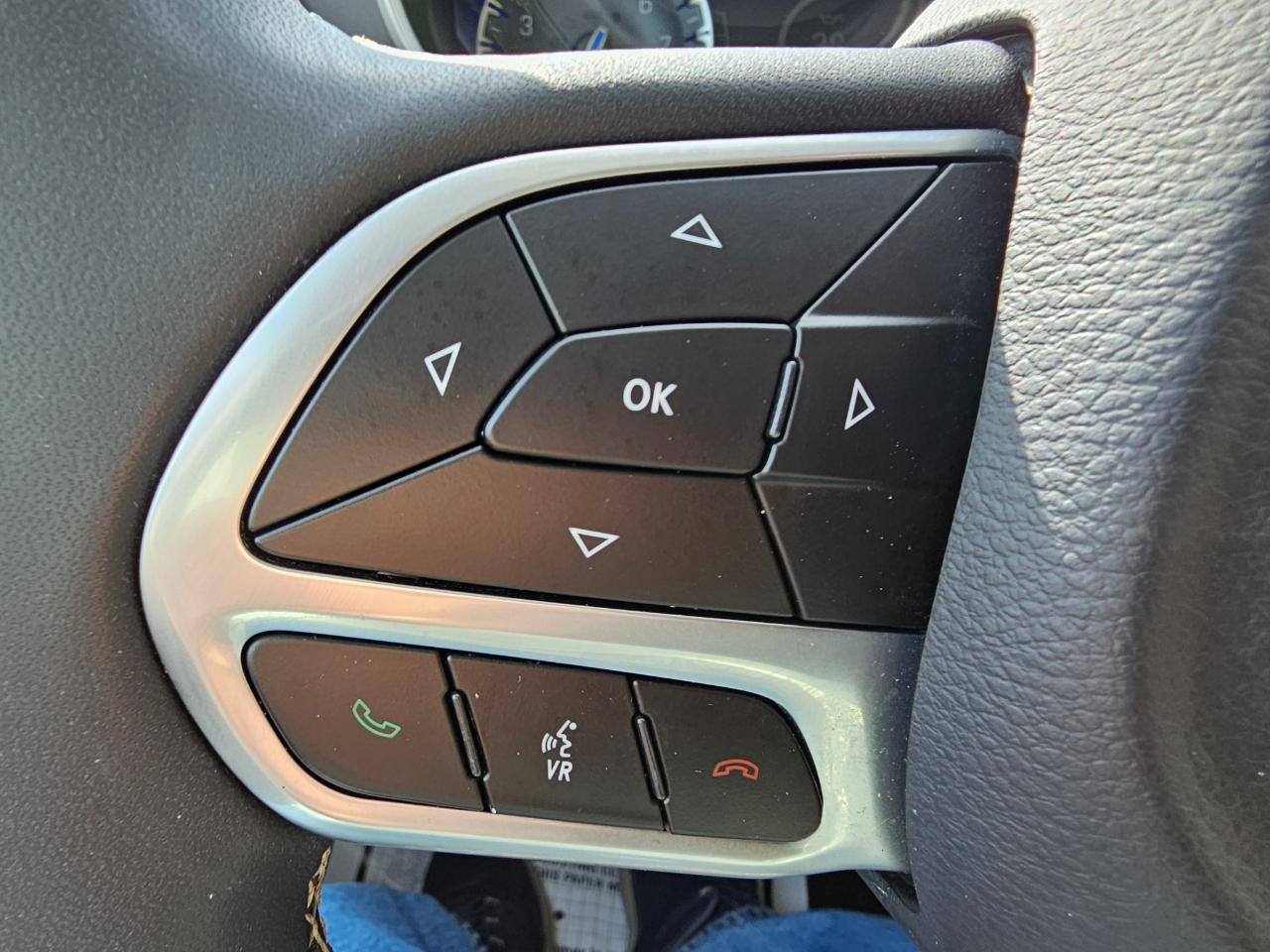 Chrysler Pacifica Touring L FWD 2023