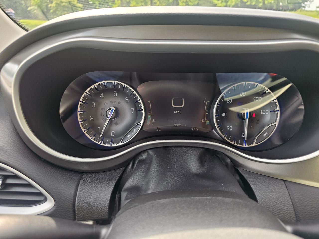 Chrysler Pacifica Touring L FWD 2023