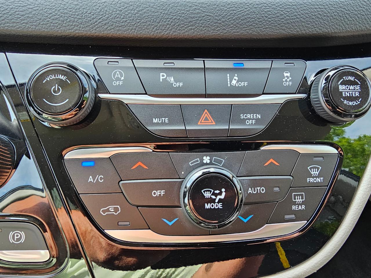 Chrysler Pacifica Touring L FWD 2023