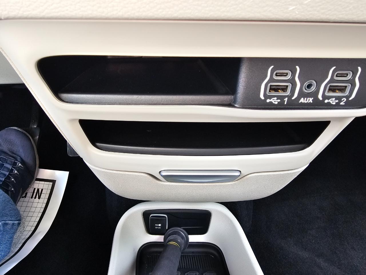 Chrysler Pacifica Touring L FWD 2023