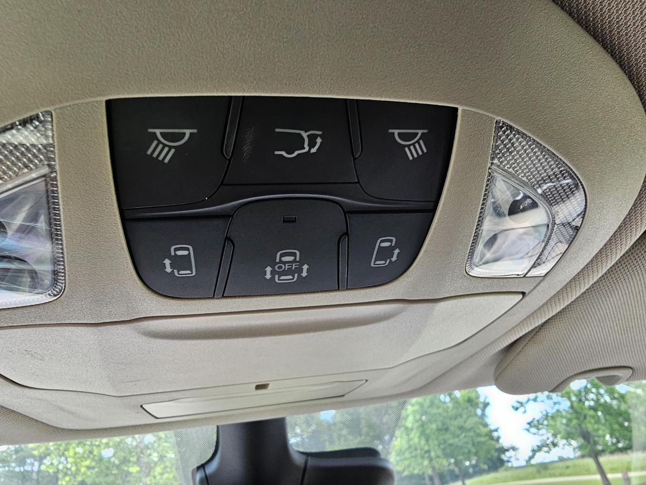 Chrysler Pacifica Touring L FWD 2023