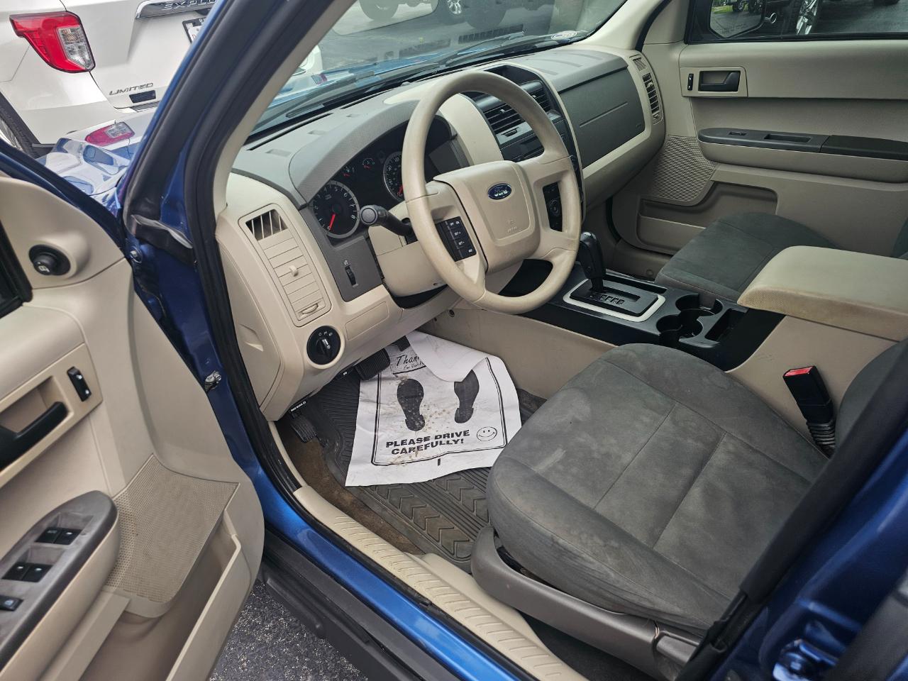 Ford Escape FWD 4dr XLS 2010