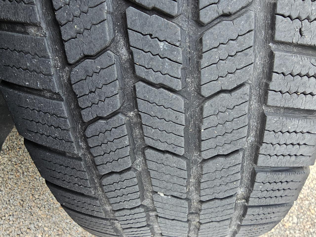 Ford Escape FWD 4dr XLS 2010