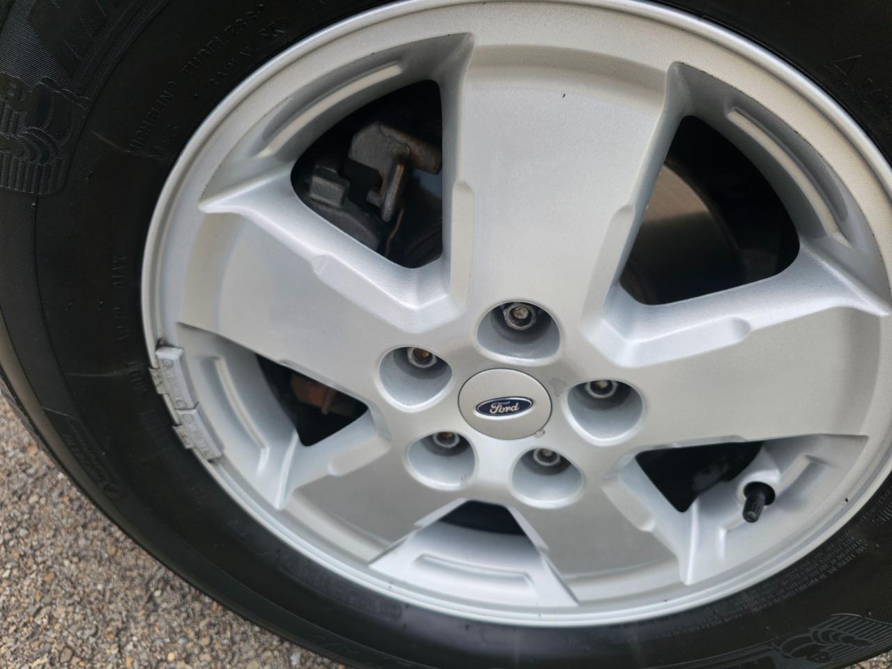 Ford Escape FWD 4dr XLS 2010