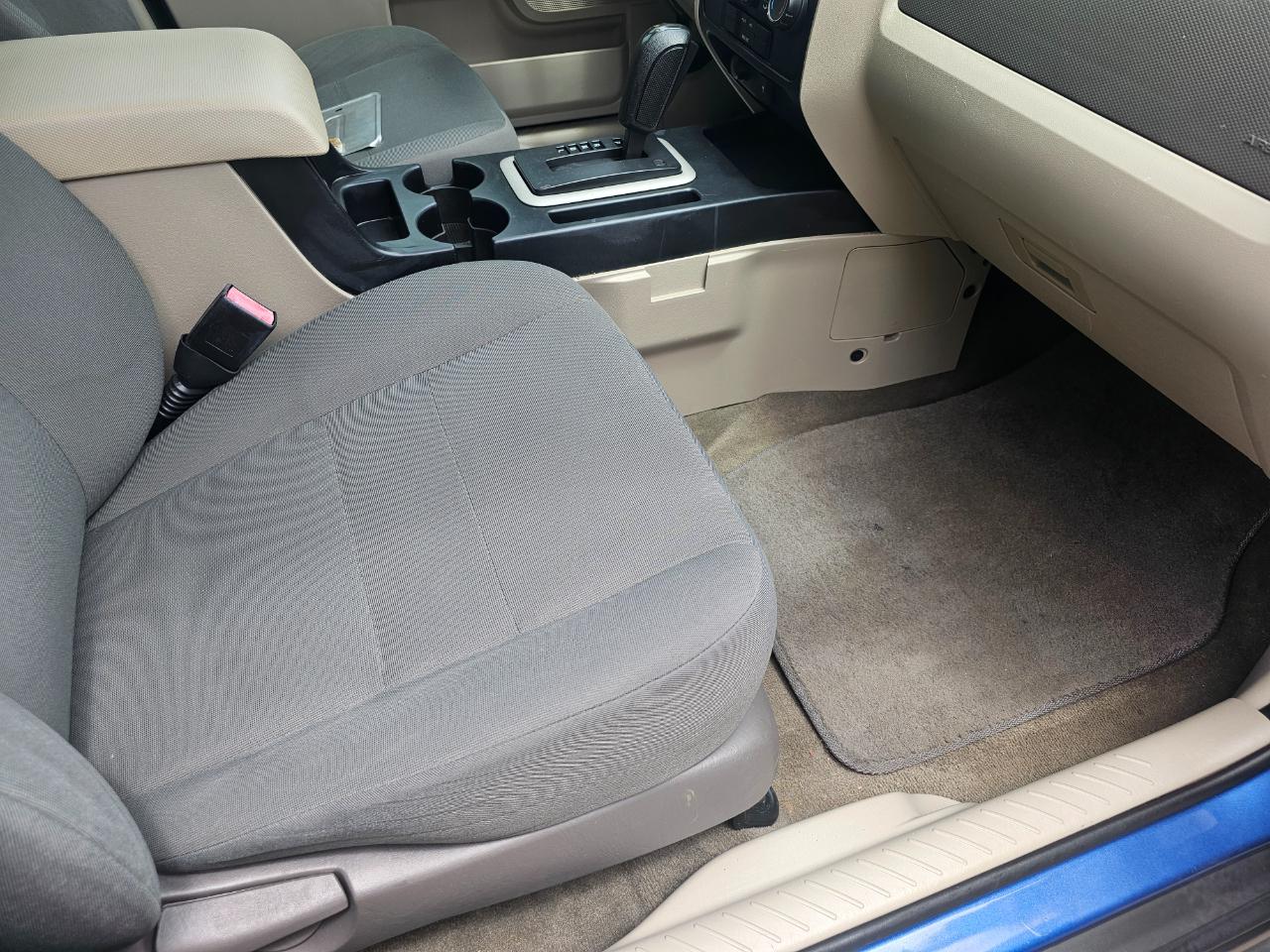 Ford Escape FWD 4dr XLS 2010