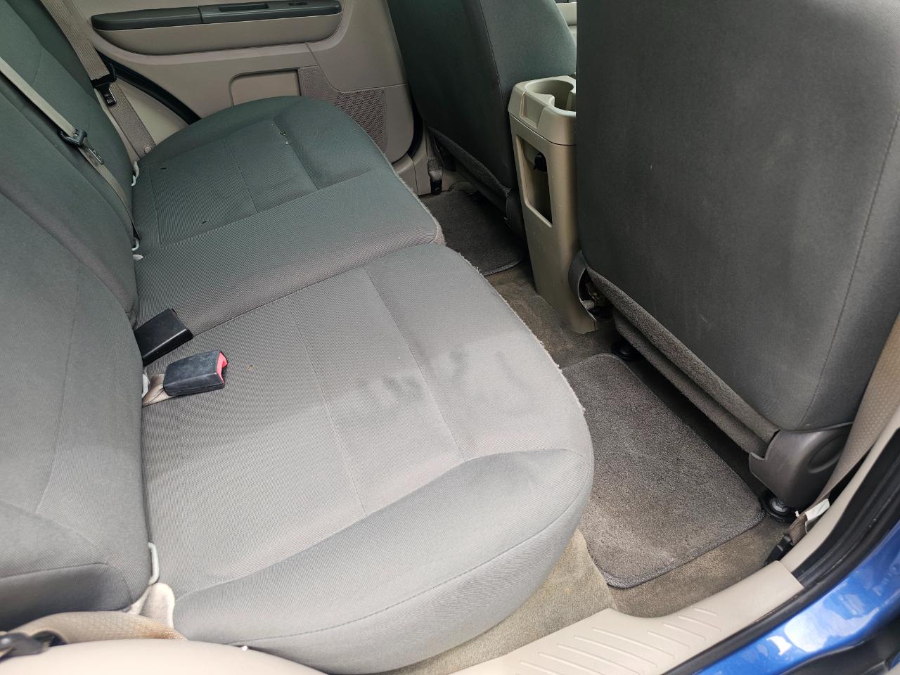 Ford Escape FWD 4dr XLS 2010