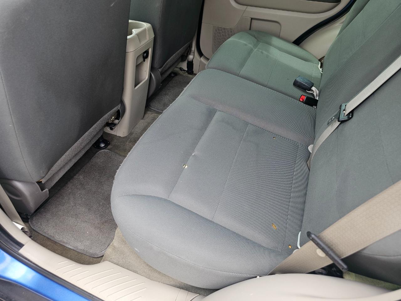 Ford Escape FWD 4dr XLS 2010