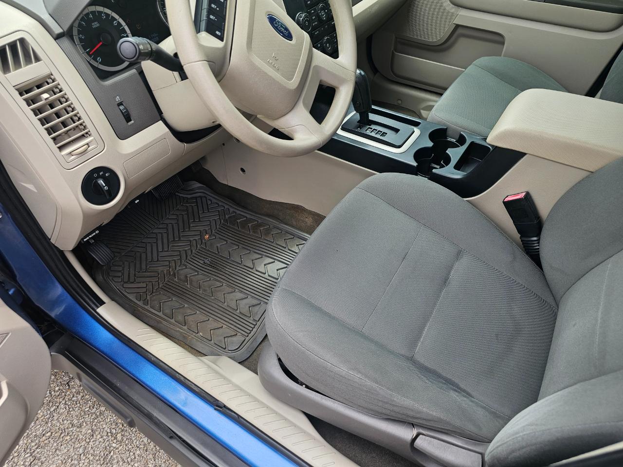 Ford Escape FWD 4dr XLS 2010