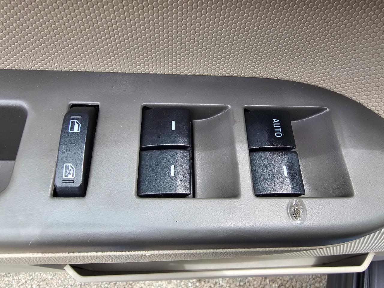 Ford Escape FWD 4dr XLS 2010