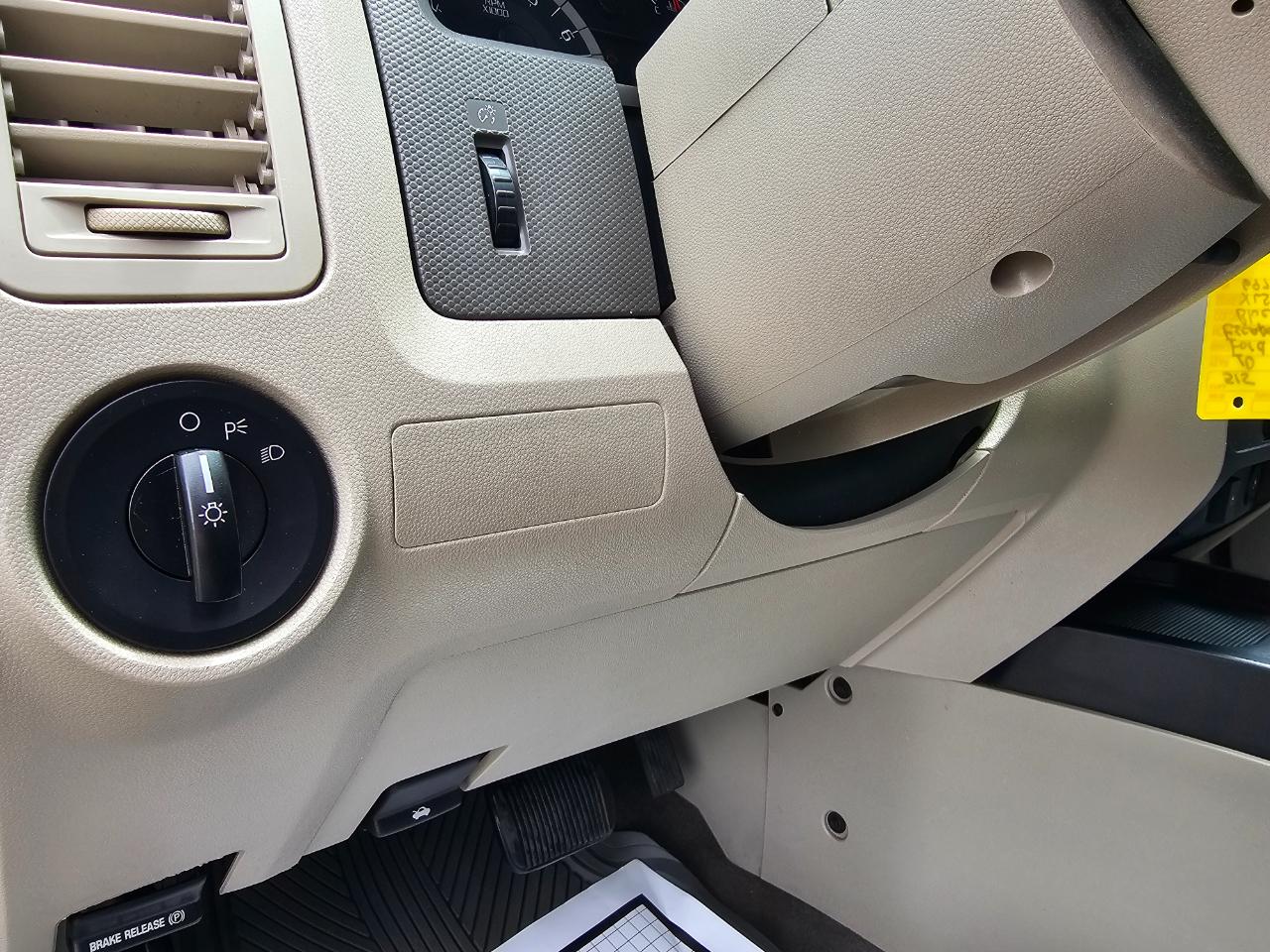 Ford Escape FWD 4dr XLS 2010