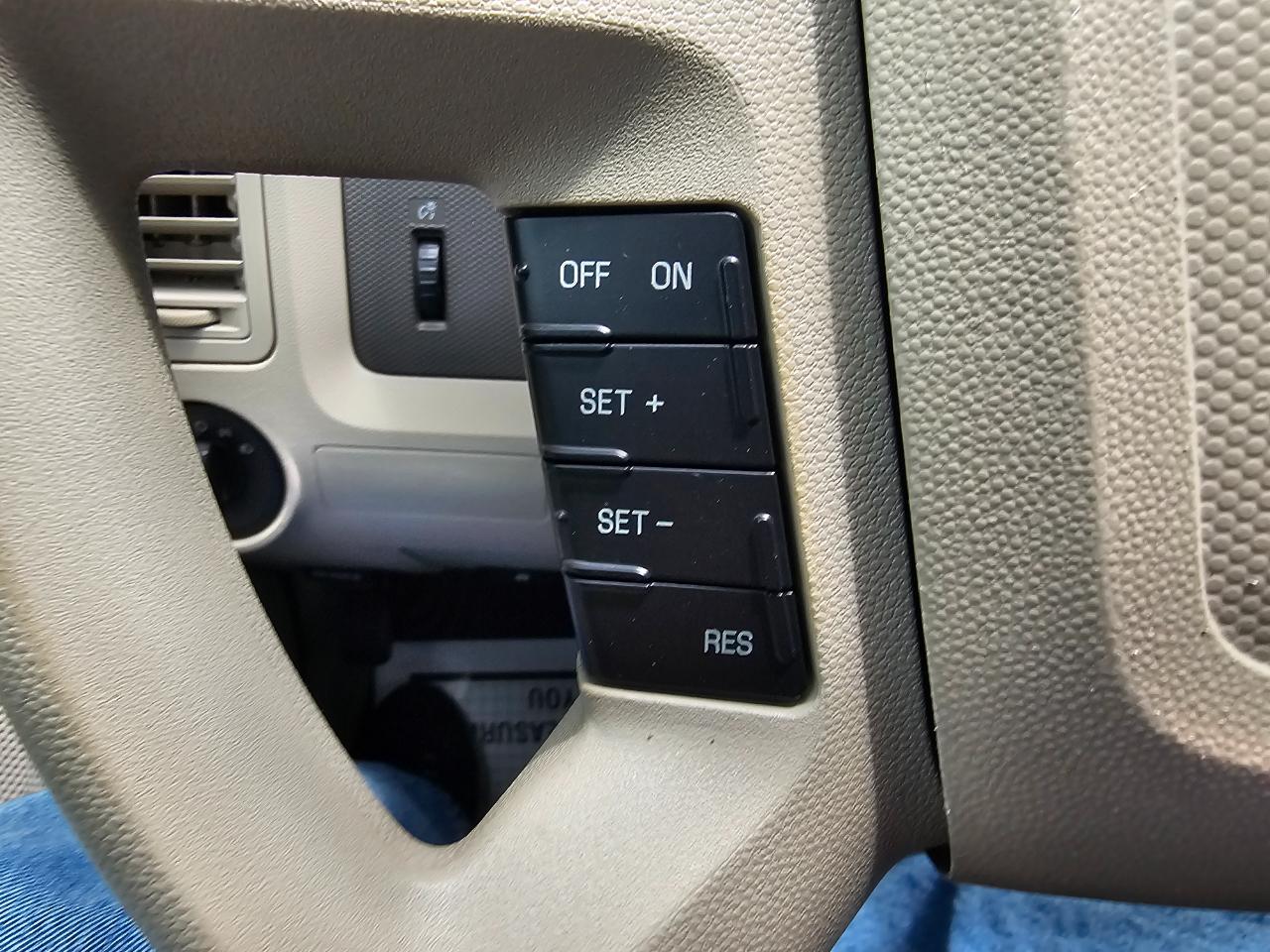 Ford Escape FWD 4dr XLS 2010