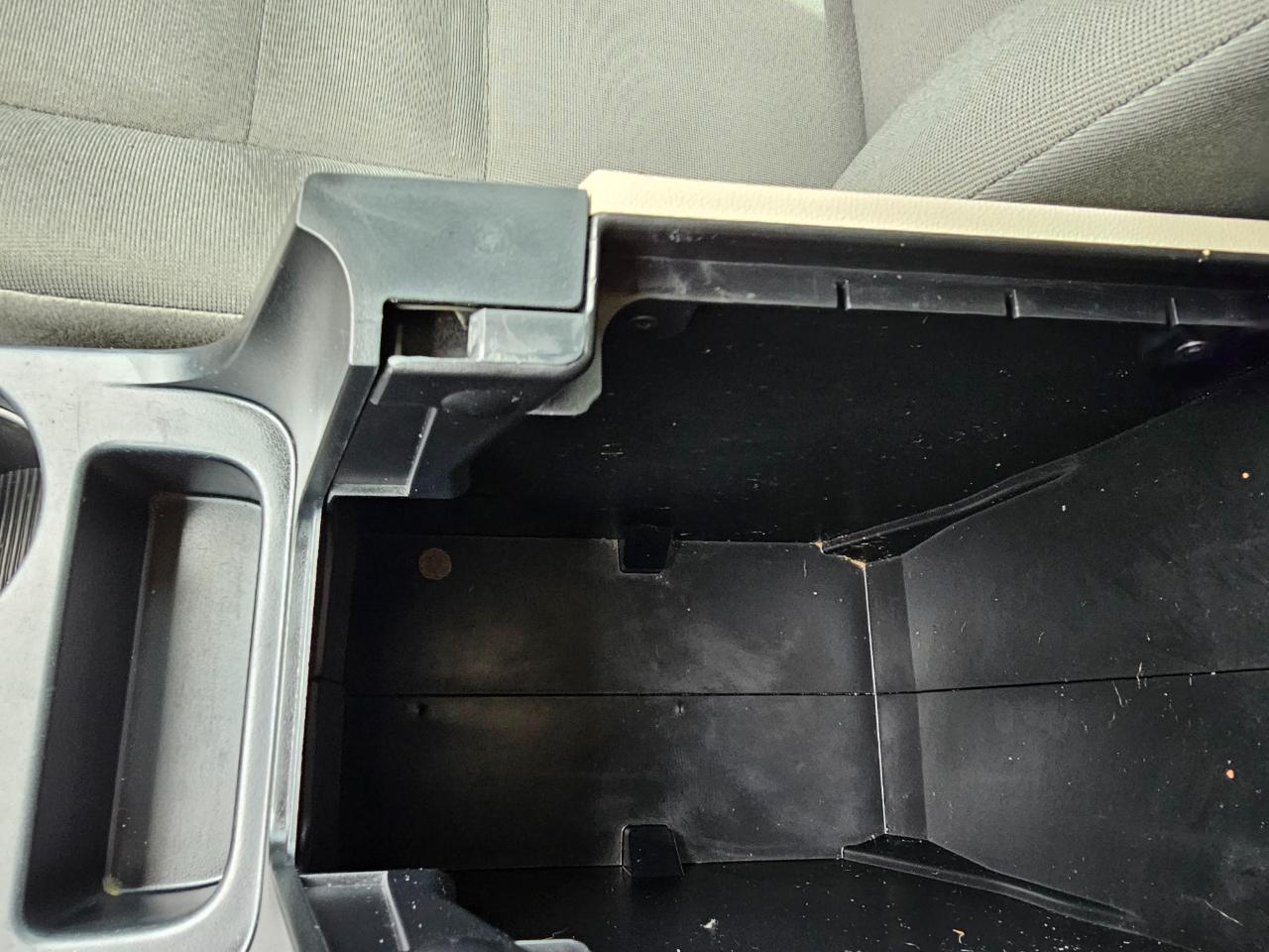 Ford Escape FWD 4dr XLS 2010
