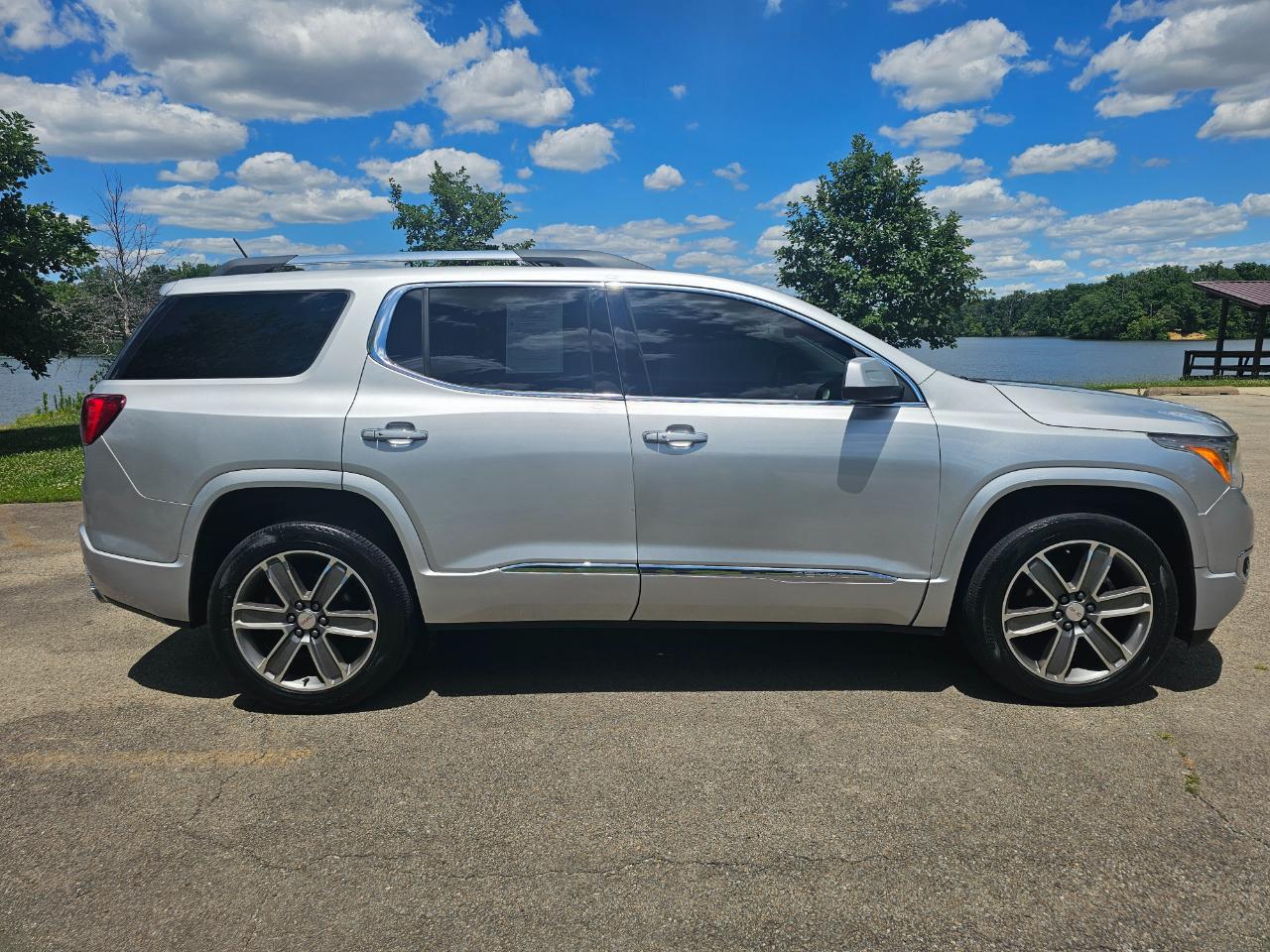 GMC Acadia AWD 4dr Denali 2017