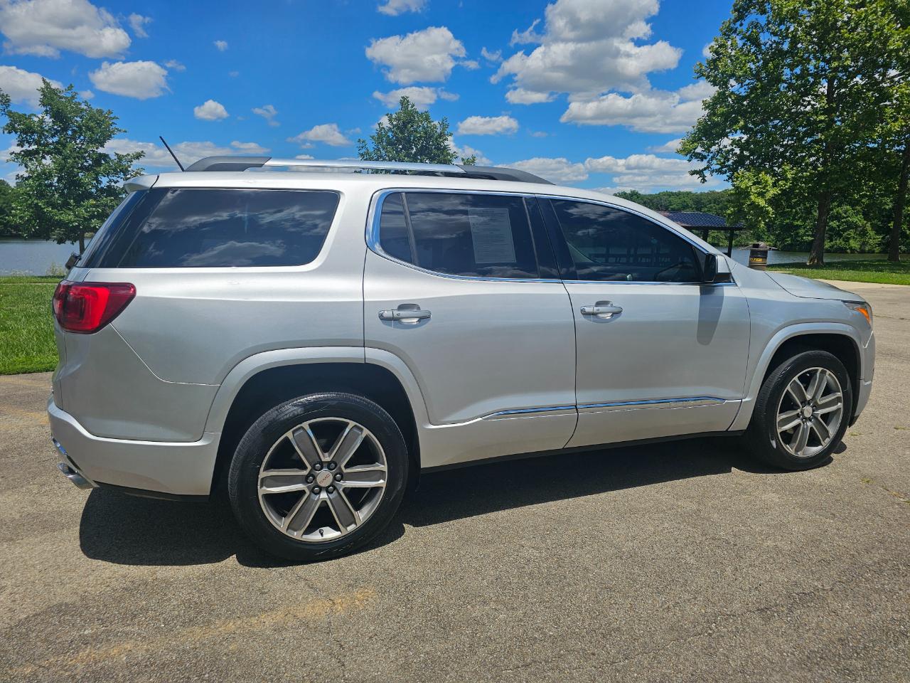 GMC Acadia AWD 4dr Denali 2017