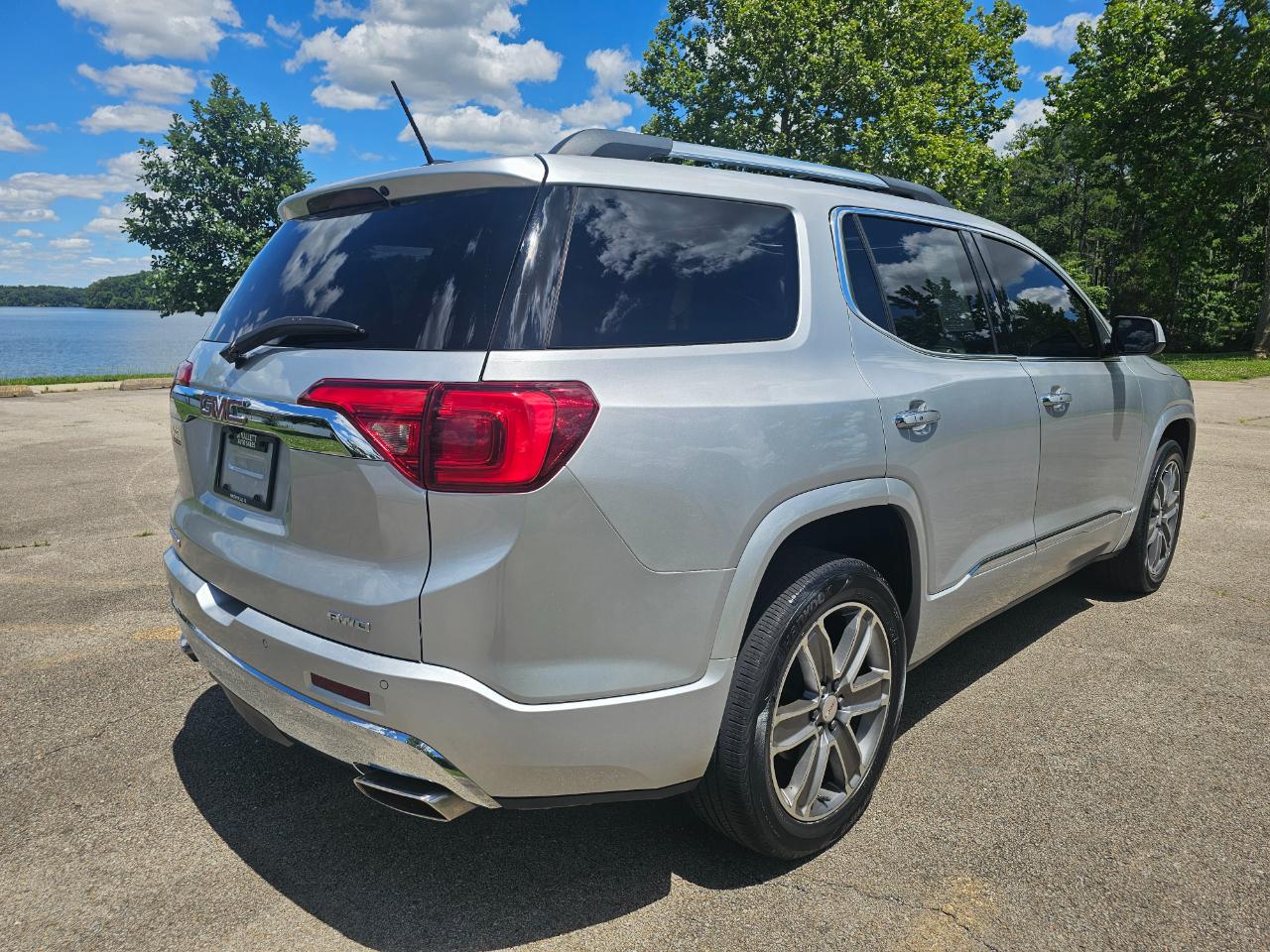 GMC Acadia AWD 4dr Denali 2017