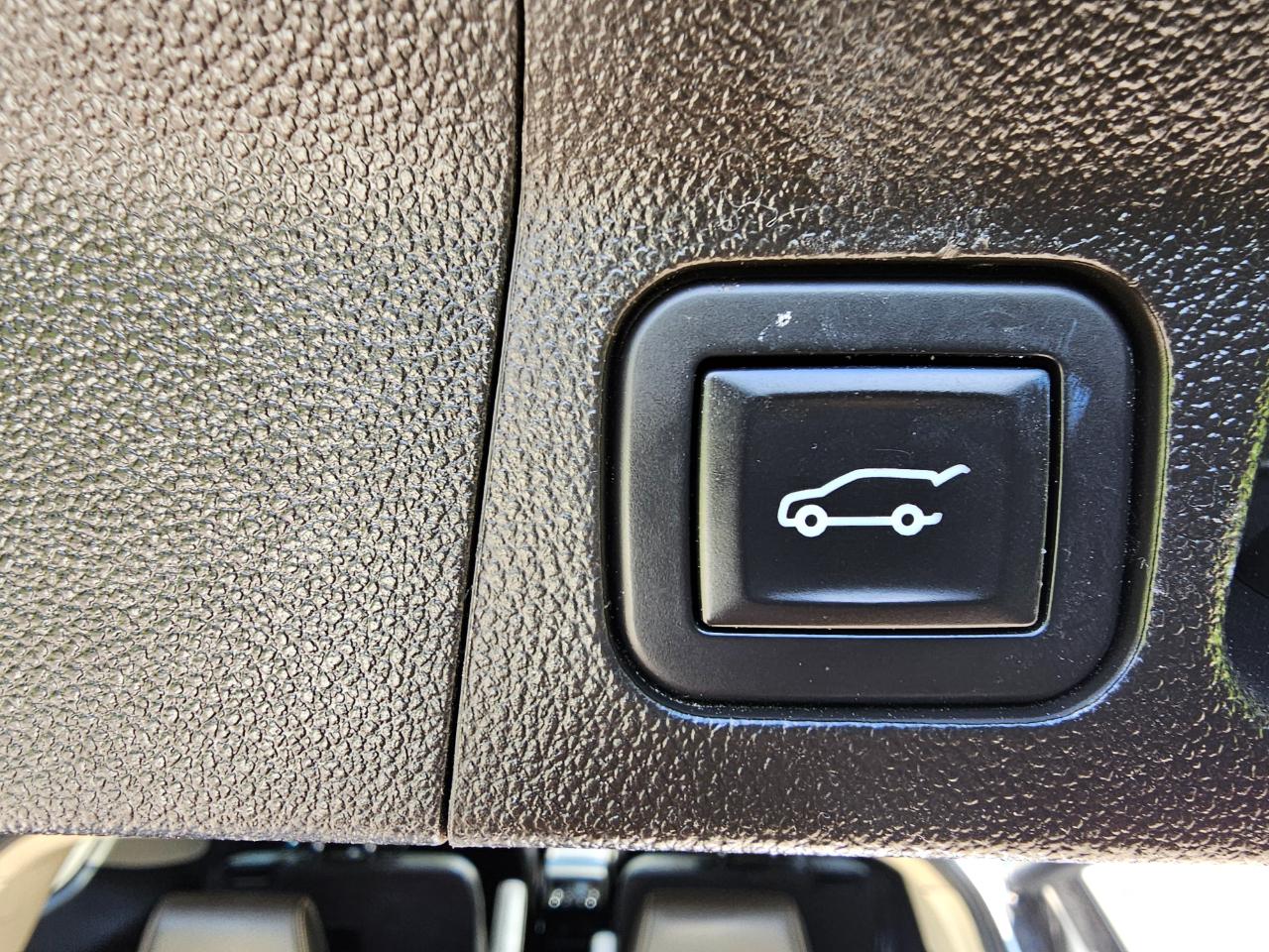 GMC Acadia AWD 4dr Denali 2017