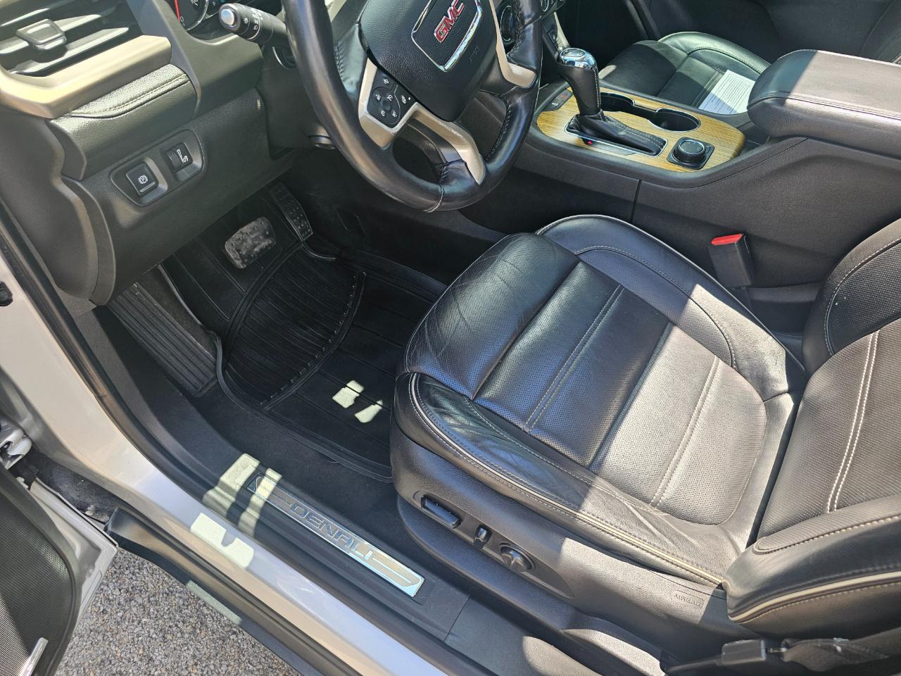 GMC Acadia AWD 4dr Denali 2017