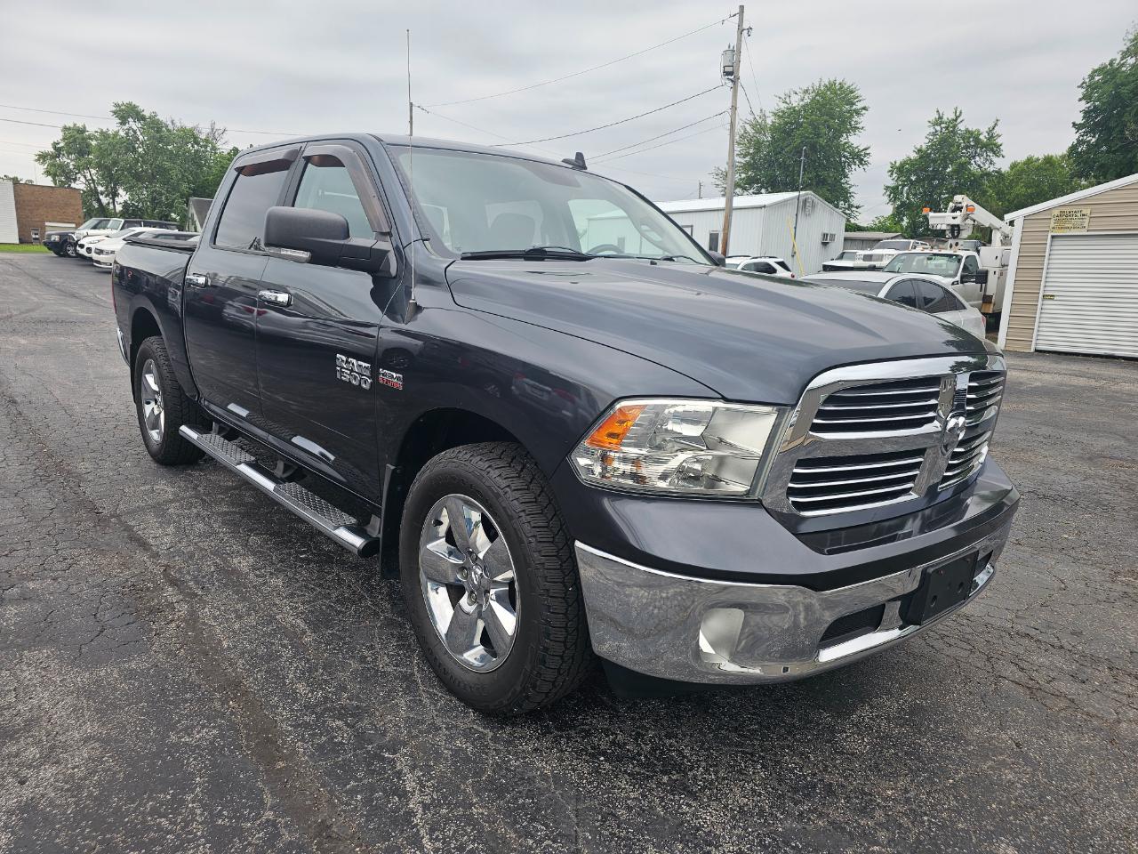2015 RAM 1500 4WD Crew Cab 140.5" Big Horn