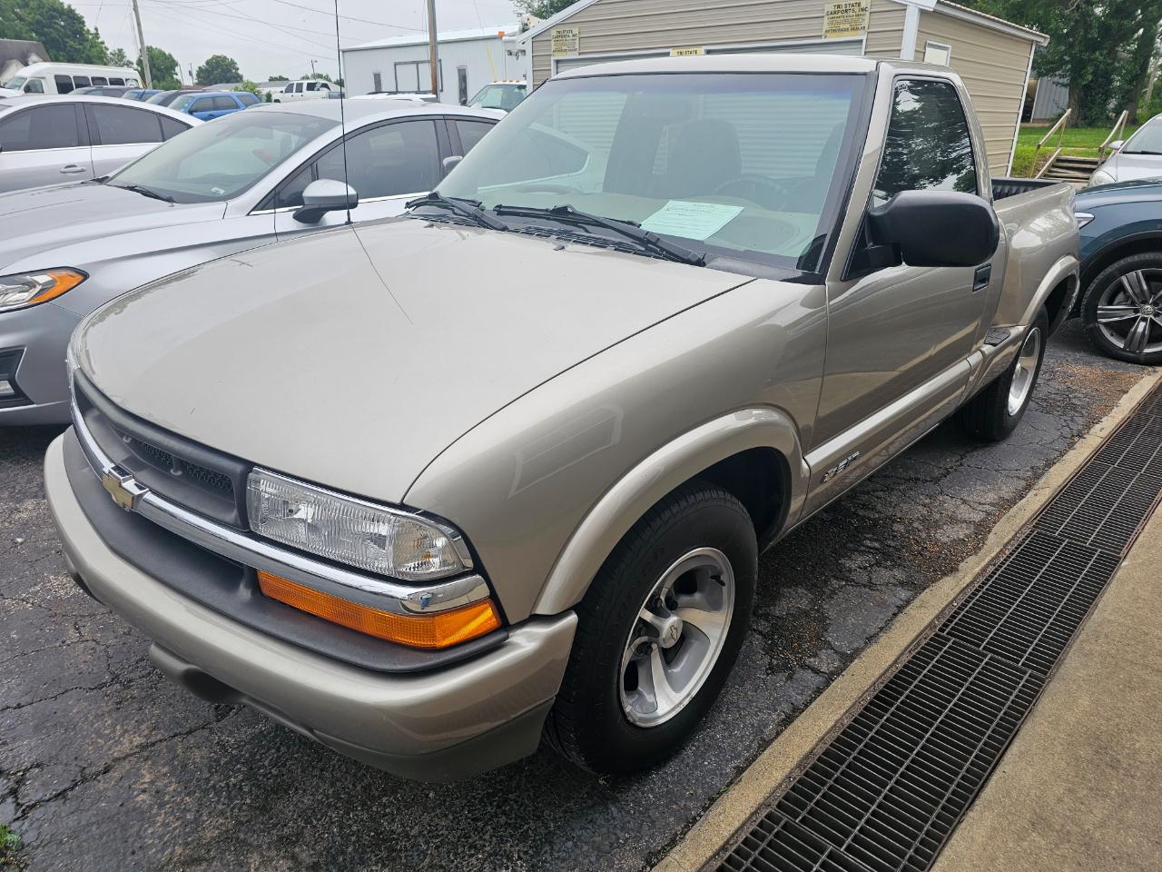 Chevrolet S-10 Reg Cab 108" WB LS 1999