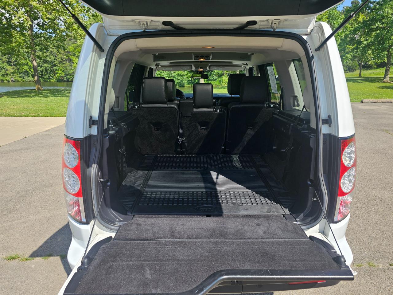 Land Rover LR4 4WD 4dr LUX 2013