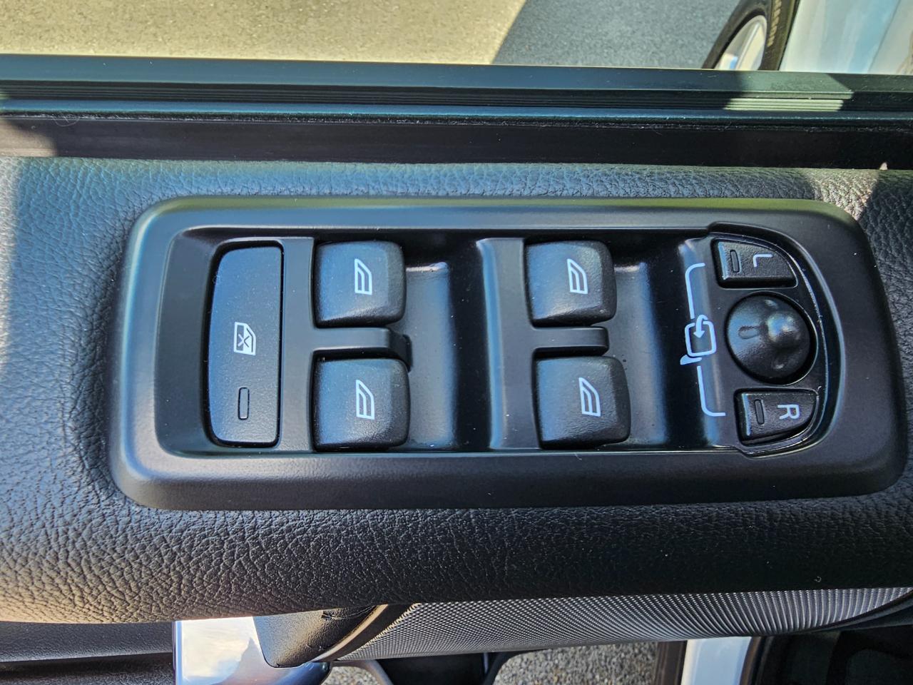 Land Rover LR4 4WD 4dr LUX 2013