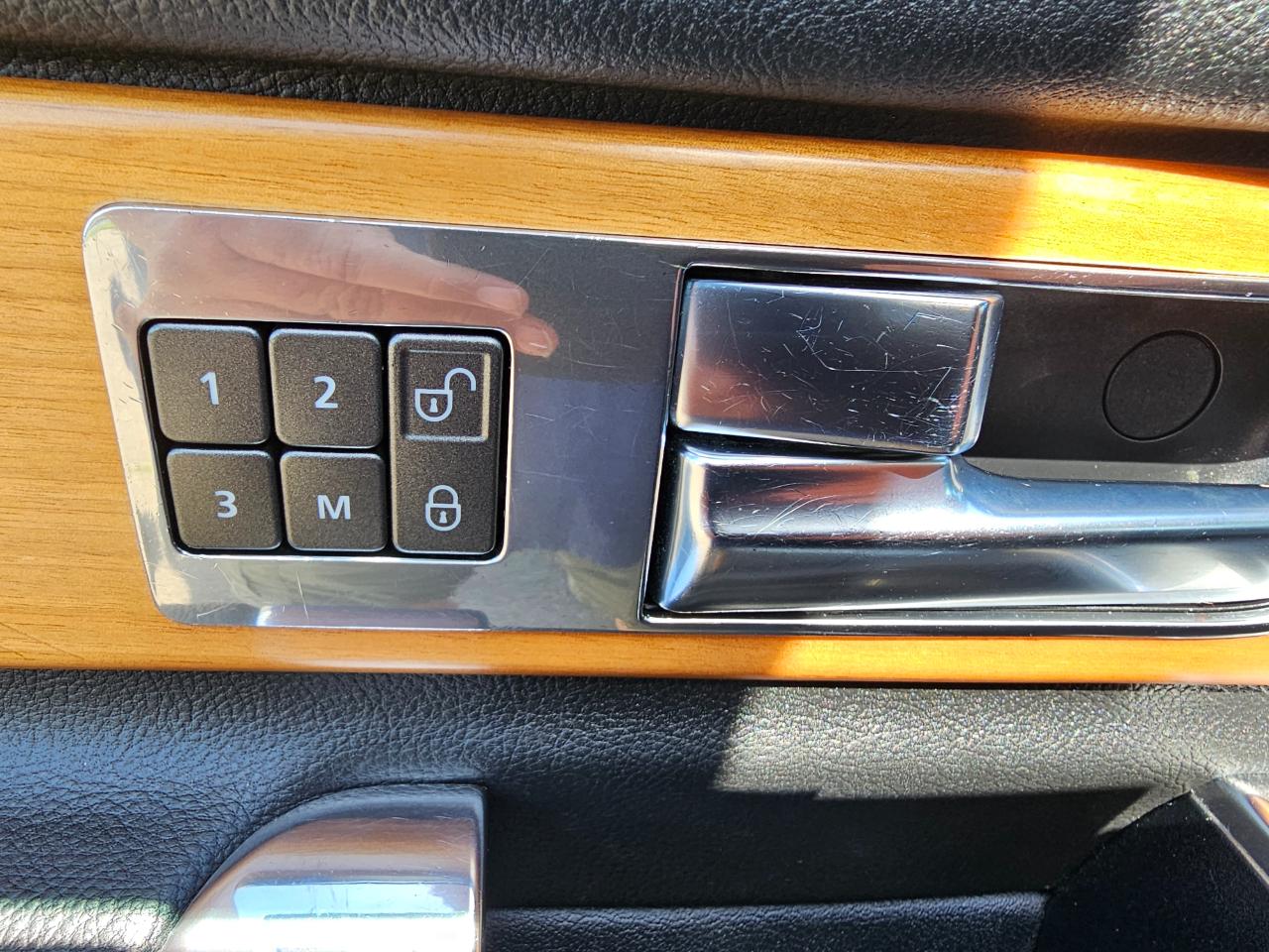 Land Rover LR4 4WD 4dr LUX 2013
