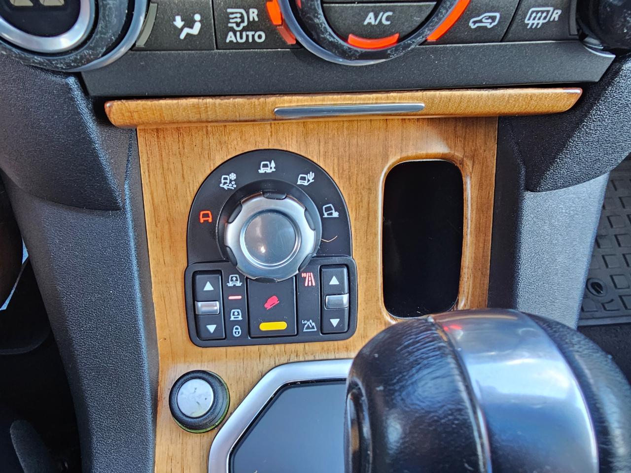 Land Rover LR4 4WD 4dr LUX 2013