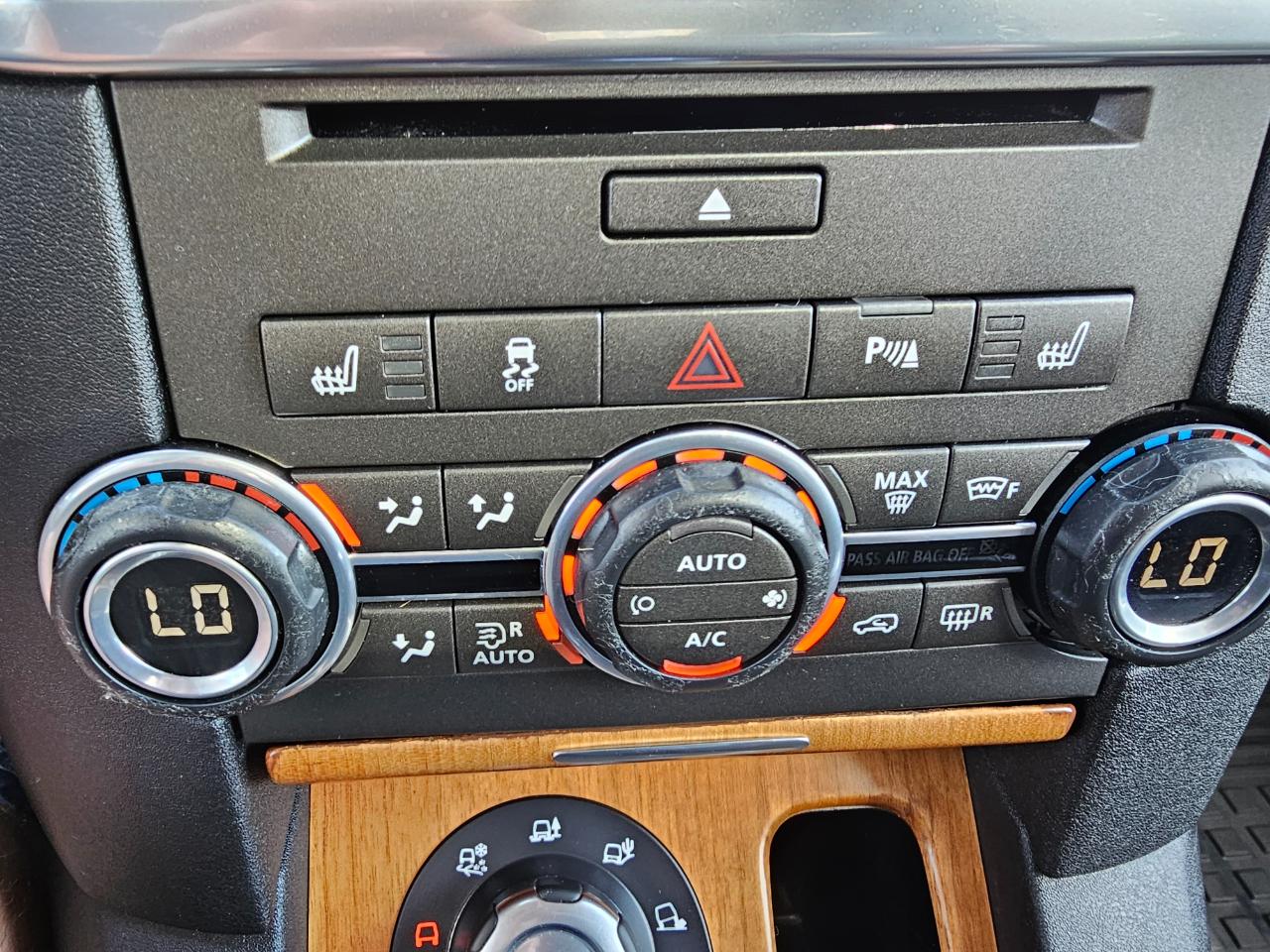 Land Rover LR4 4WD 4dr LUX 2013