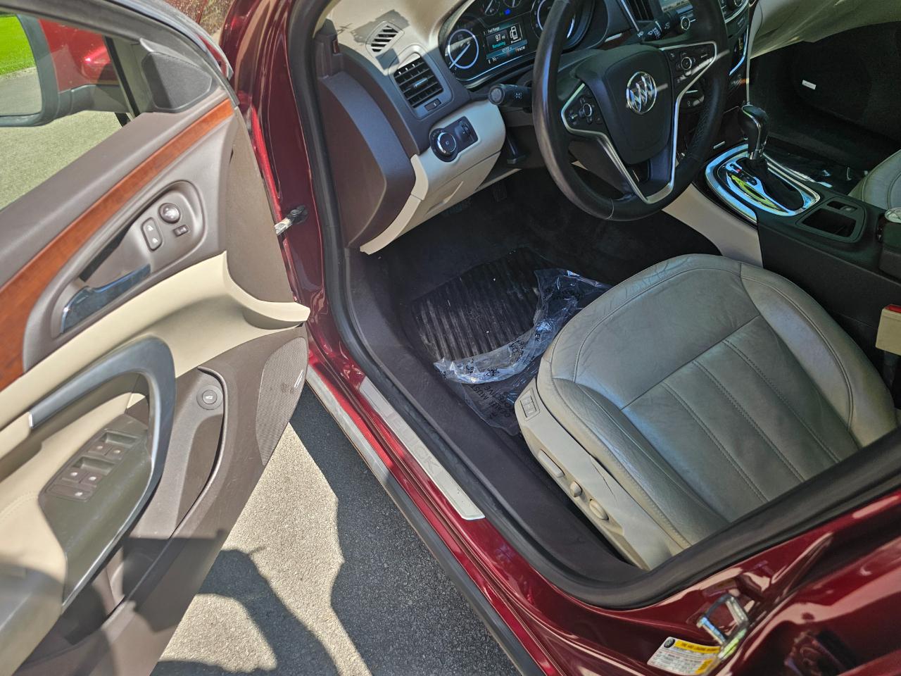 Buick Regal 4dr Sdn Premium II FWD 2016