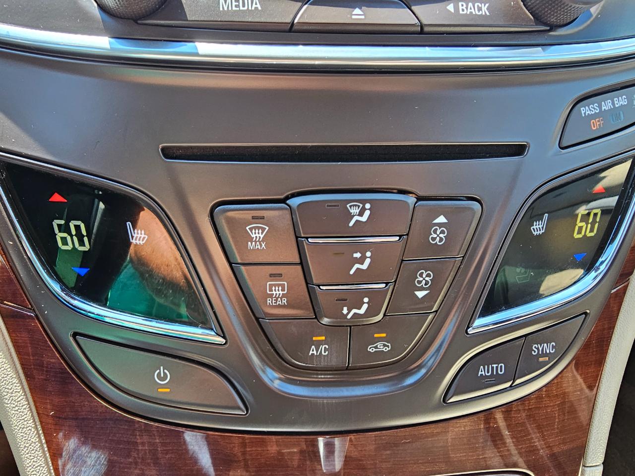 Buick Regal 4dr Sdn Premium II FWD 2016