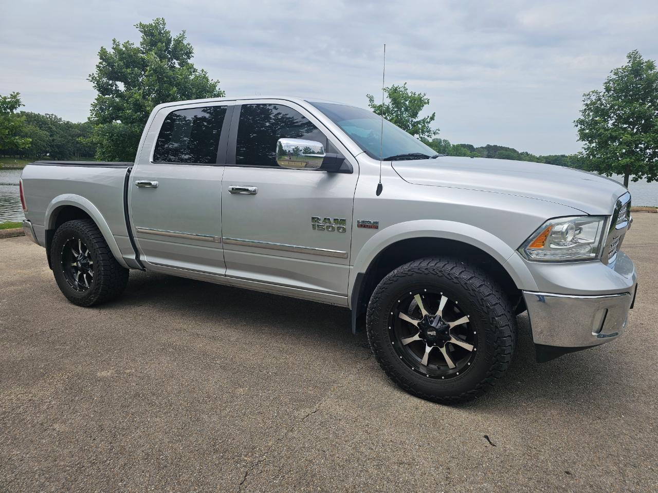 RAM 1500 Laramie 4x4 Crew Cab 5'7" Box 2017