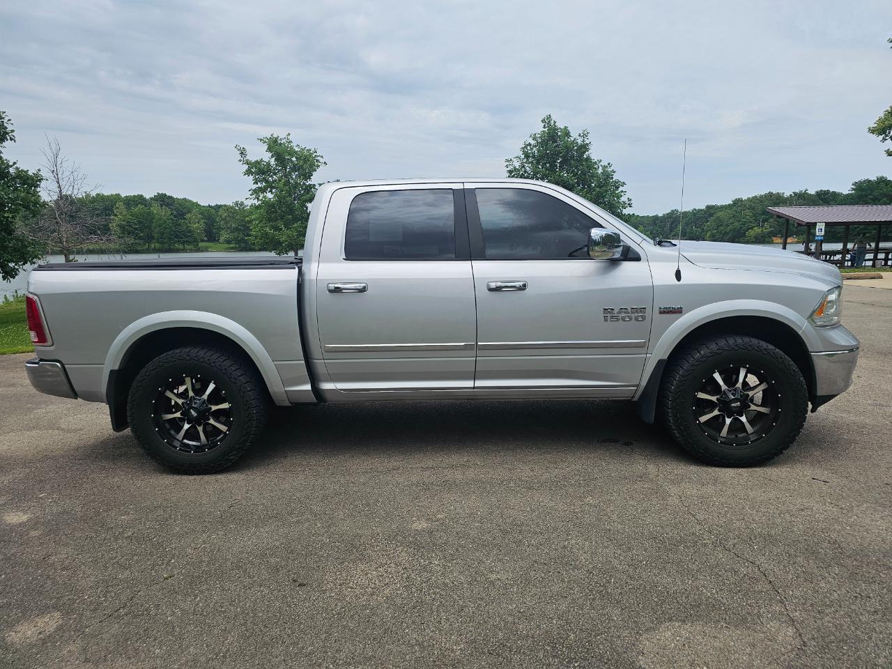 RAM 1500 Laramie 4x4 Crew Cab 5'7" Box 2017