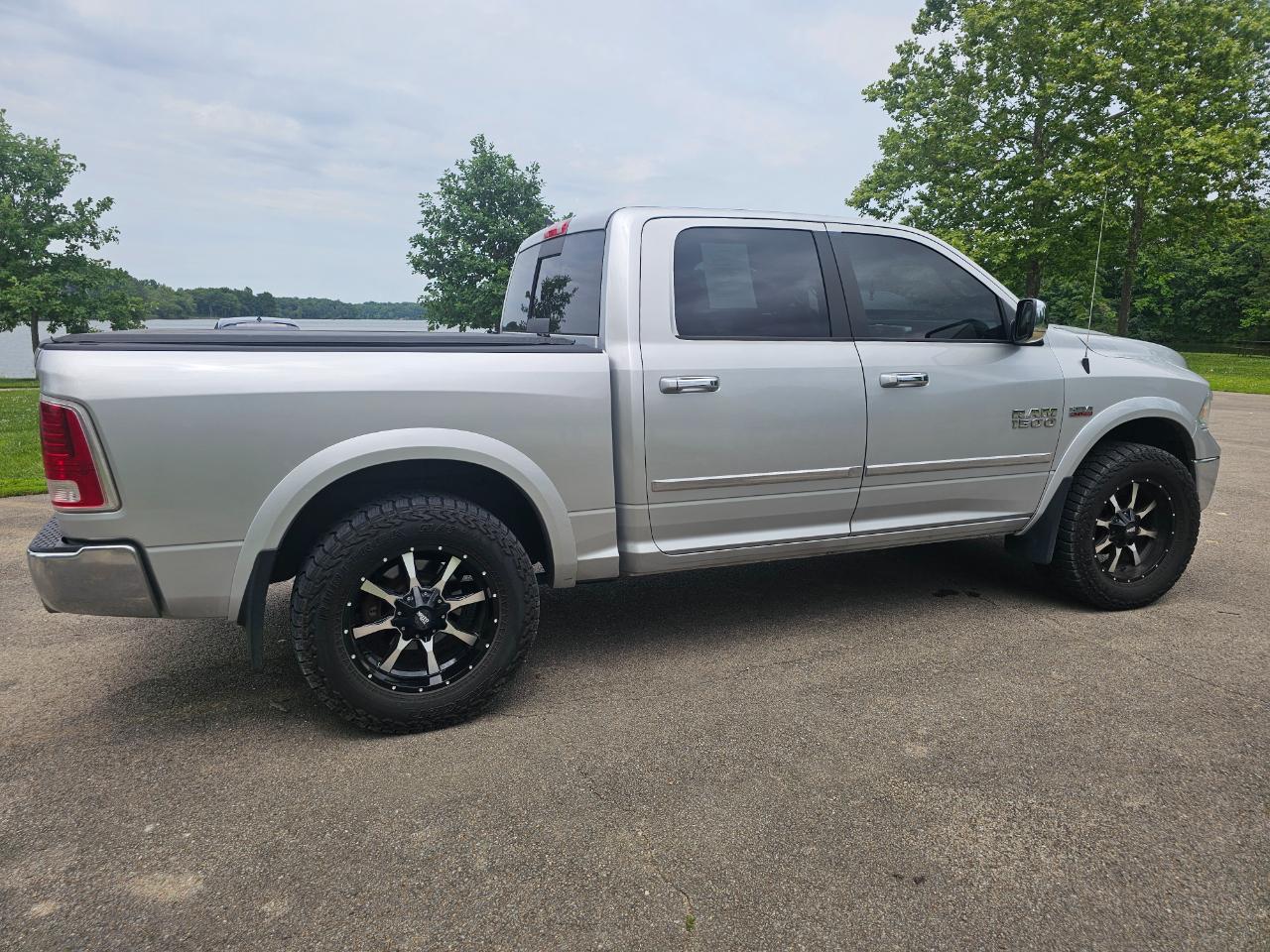 RAM 1500 Laramie 4x4 Crew Cab 5'7" Box 2017