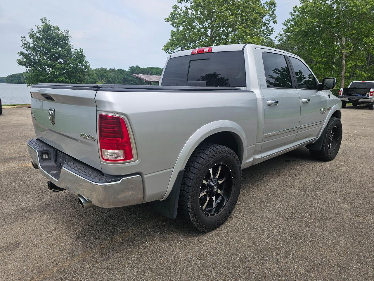RAM 1500 Laramie 4x4 Crew Cab 5'7" Box 2017