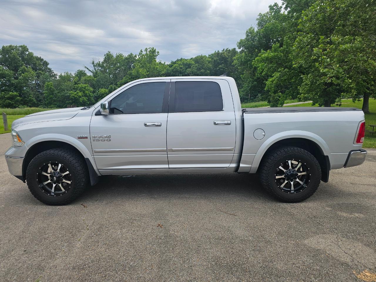 RAM 1500 Laramie 4x4 Crew Cab 5'7" Box 2017
