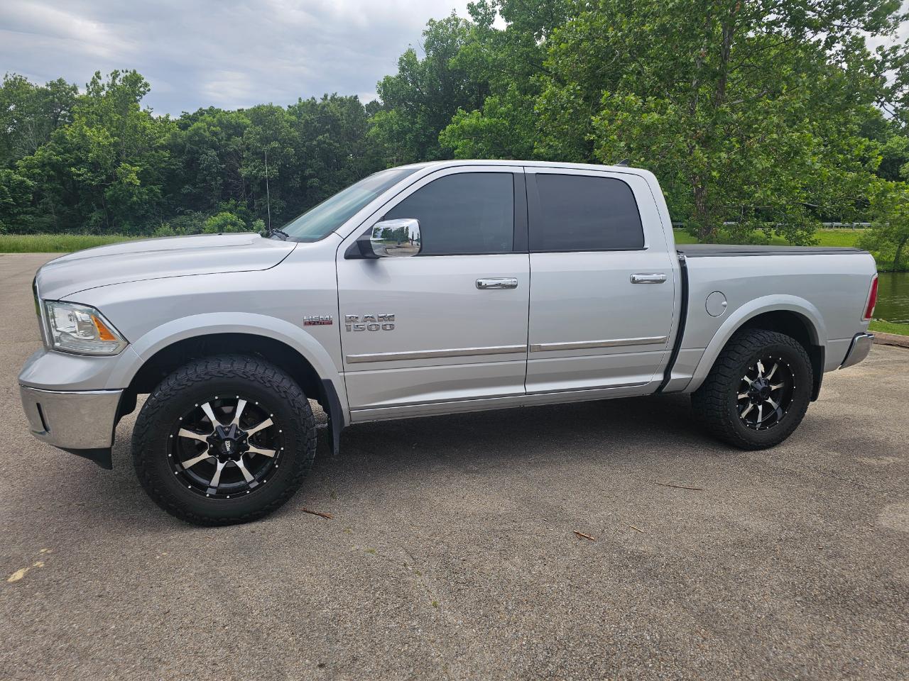 RAM 1500 Laramie 4x4 Crew Cab 5'7" Box 2017