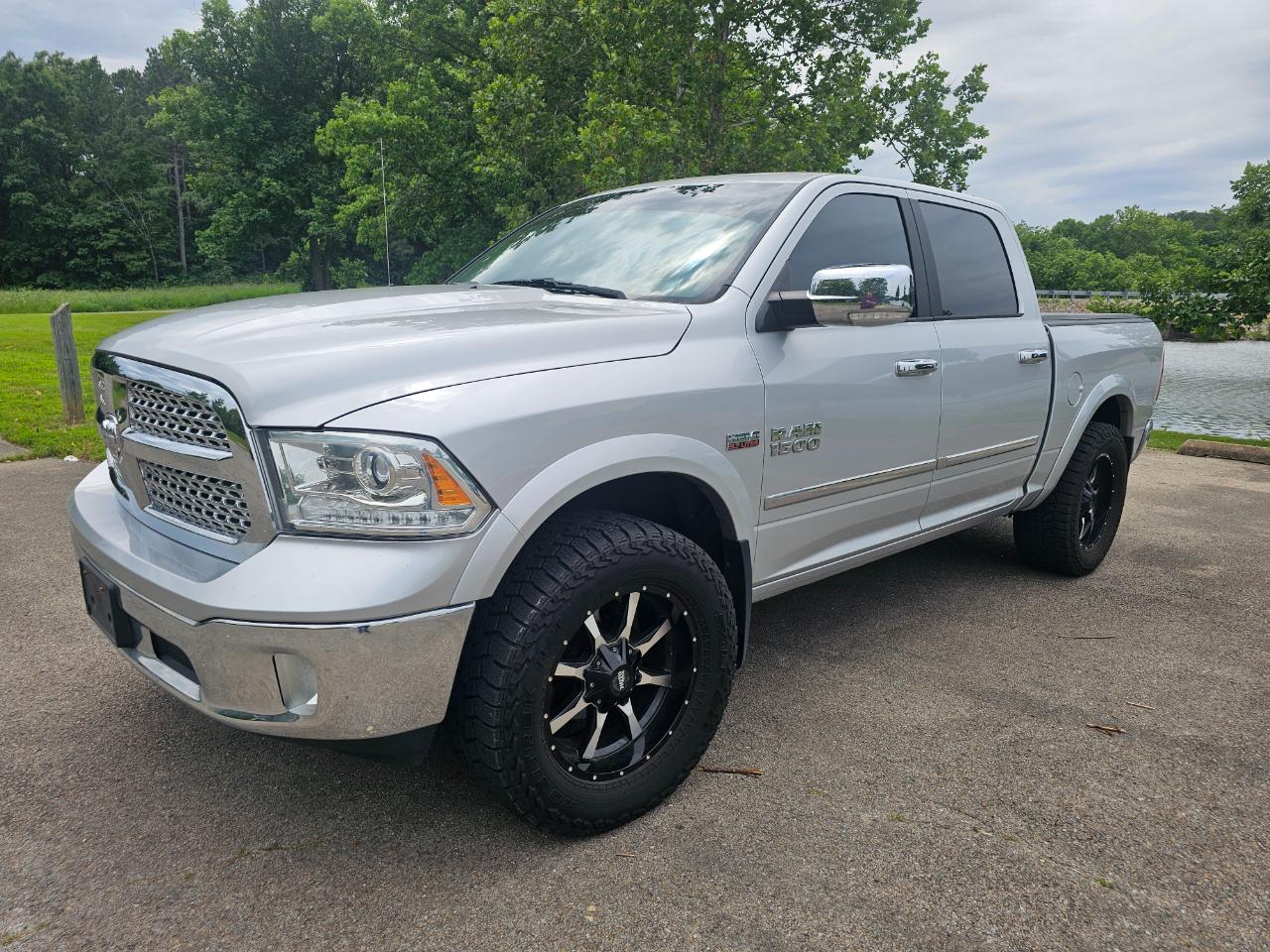RAM 1500 Laramie 4x4 Crew Cab 5'7" Box 2017