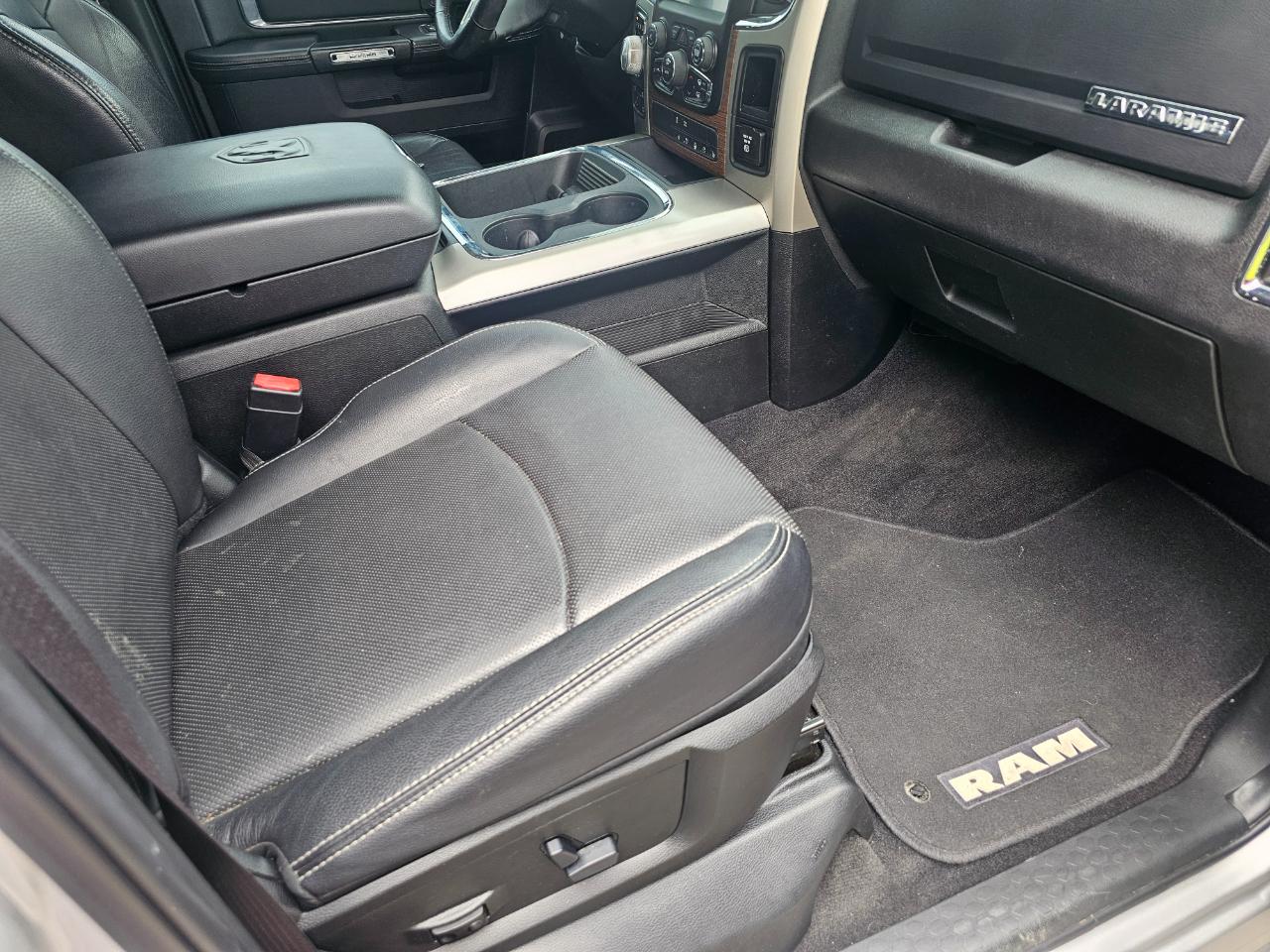 RAM 1500 Laramie 4x4 Crew Cab 5'7" Box 2017