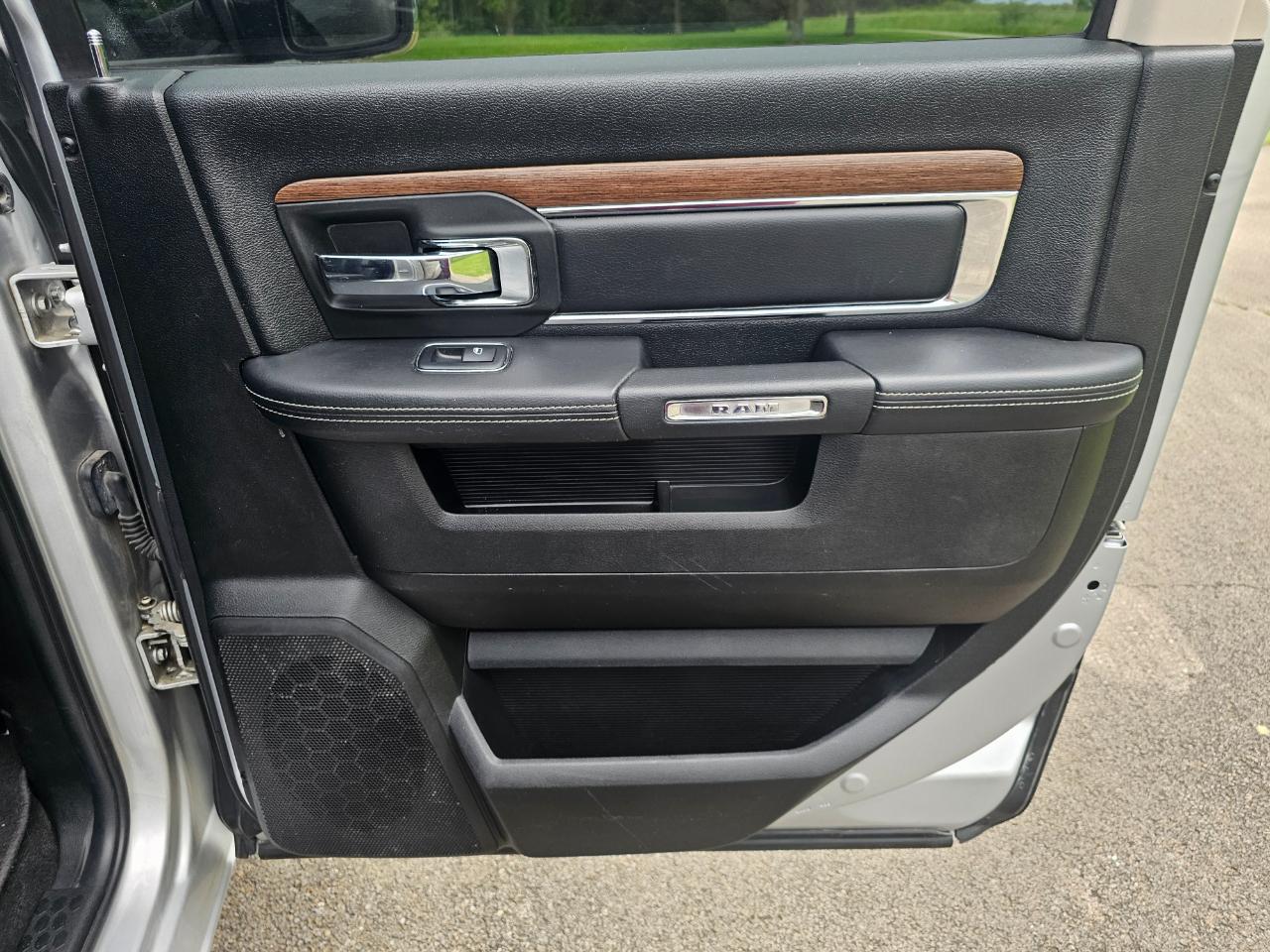 RAM 1500 Laramie 4x4 Crew Cab 5'7" Box 2017