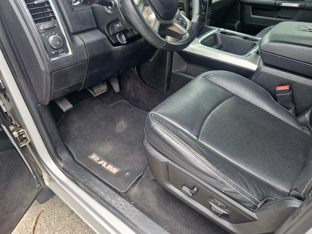 RAM 1500 Laramie 4x4 Crew Cab 5'7" Box 2017