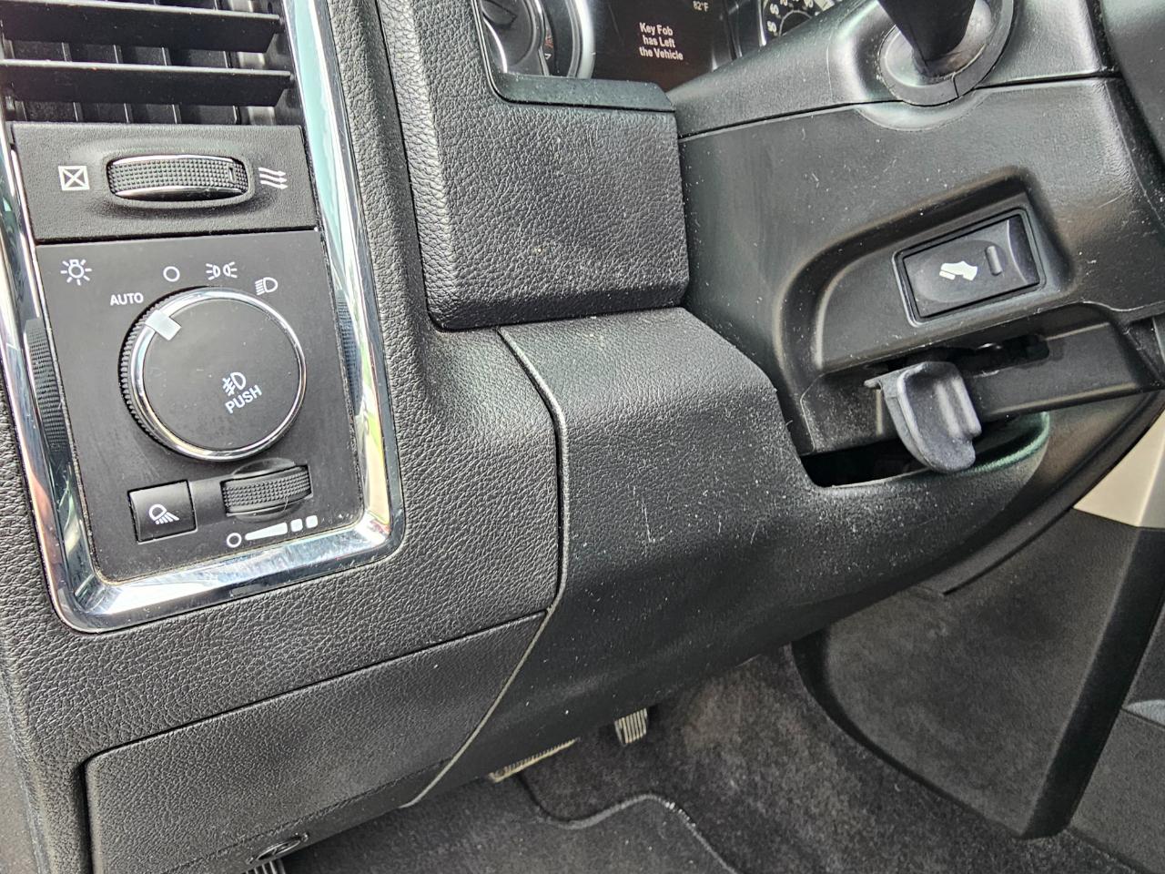 RAM 1500 Laramie 4x4 Crew Cab 5'7" Box 2017