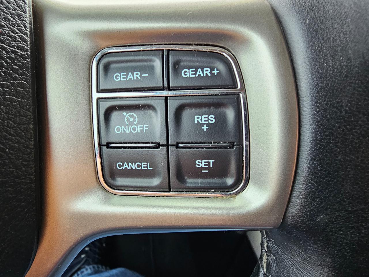 RAM 1500 Laramie 4x4 Crew Cab 5'7" Box 2017