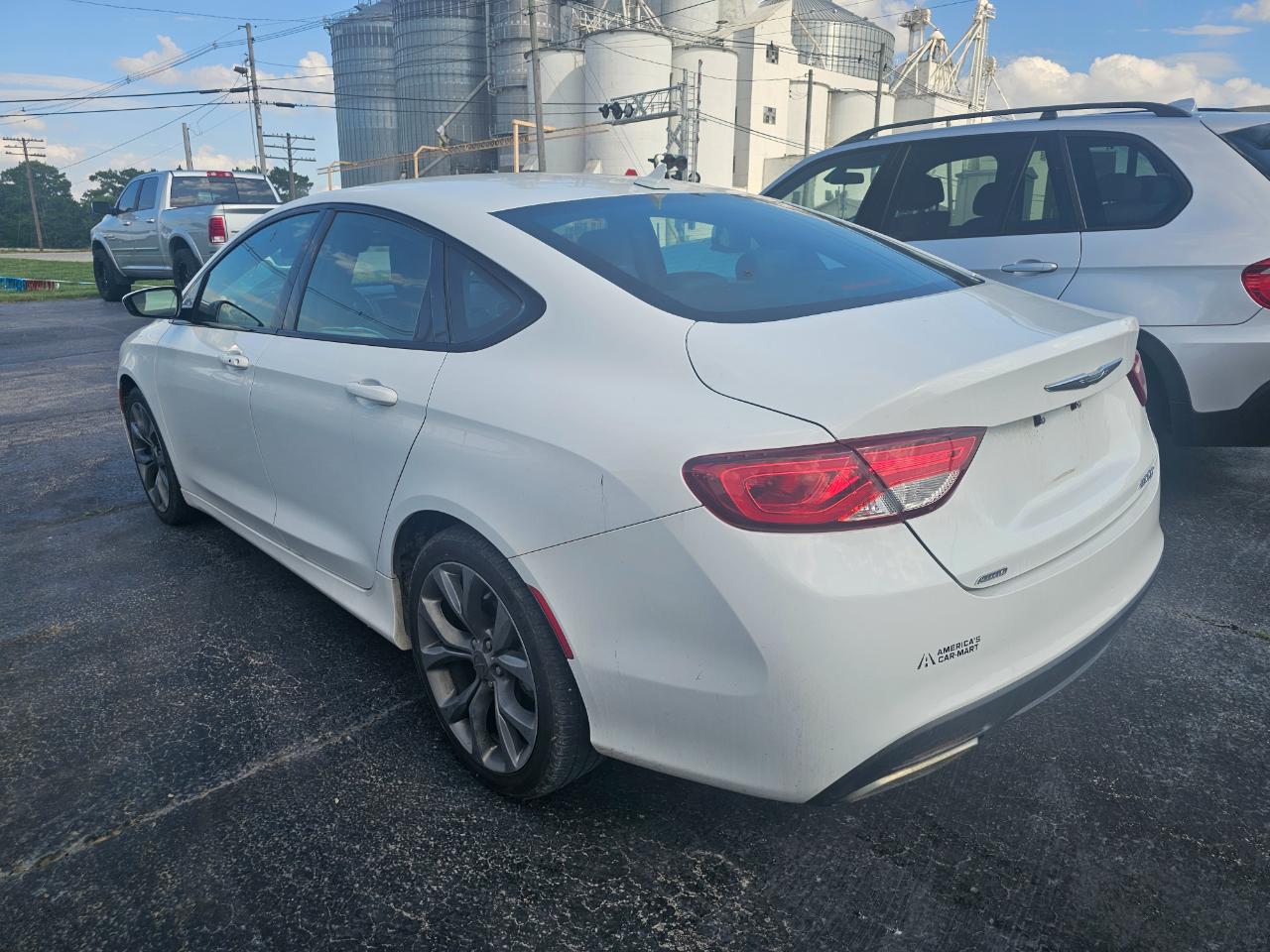 Chrysler 200 4dr Sdn S AWD 2015