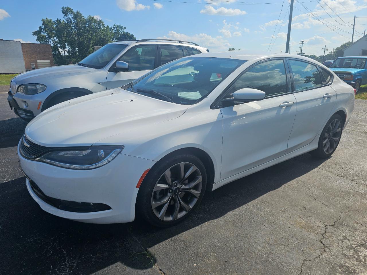 Chrysler 200 4dr Sdn S AWD 2015