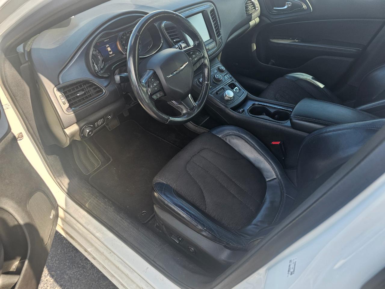 Chrysler 200 4dr Sdn S AWD 2015