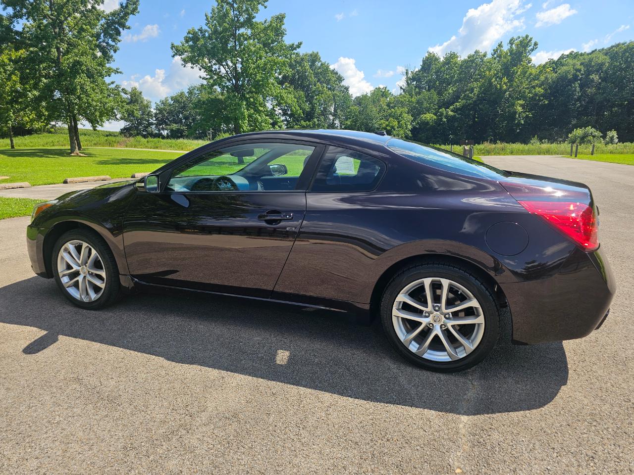 Nissan Altima 2dr Cpe V6 Manual 3.5 SR 2012