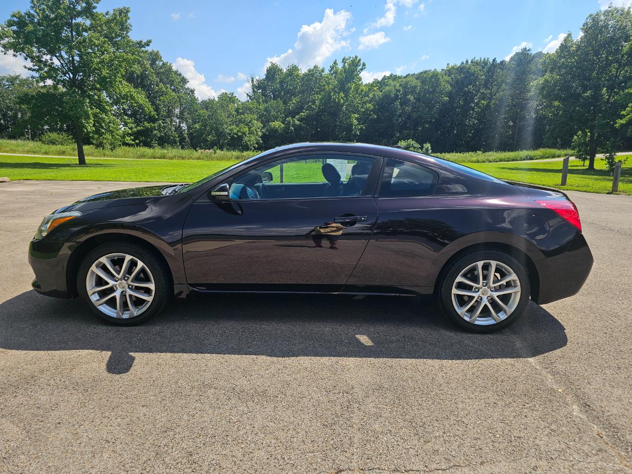 Nissan Altima 2dr Cpe V6 Manual 3.5 SR 2012