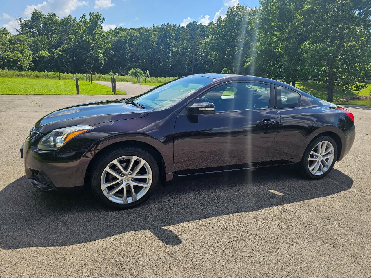 Nissan Altima 2dr Cpe V6 Manual 3.5 SR 2012