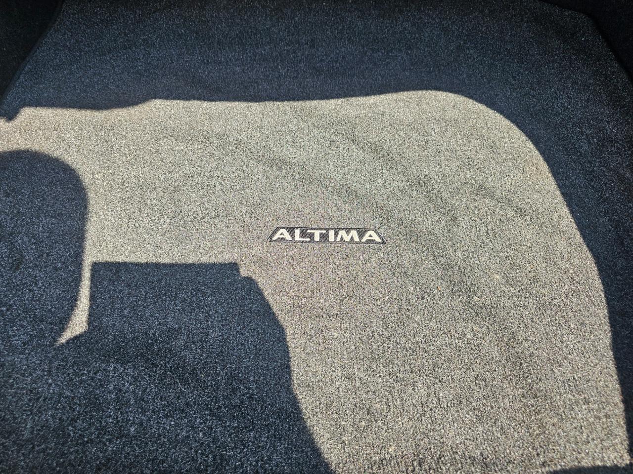 Nissan Altima 2dr Cpe V6 Manual 3.5 SR 2012
